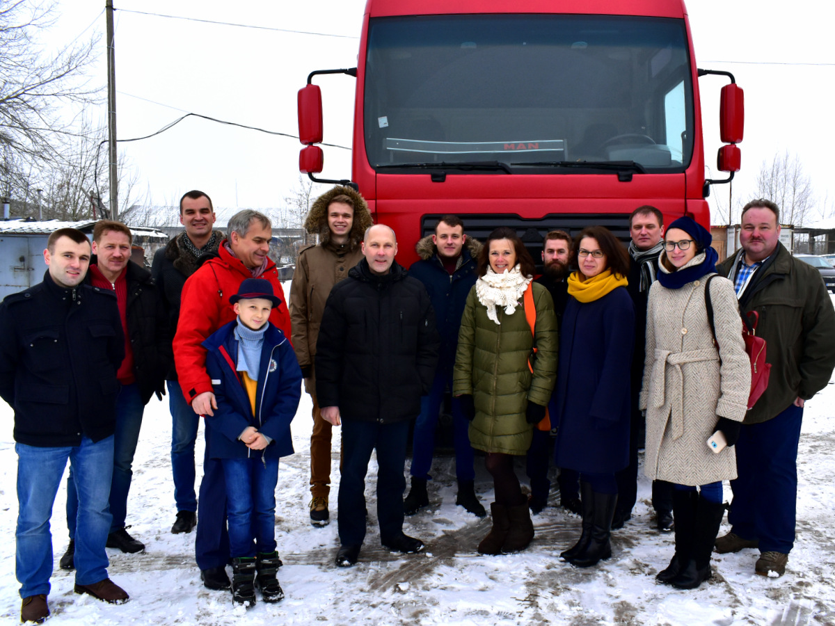 Transporto ir logistikos bendrovė „Simatra“ mokymo centrui padovanojo vilkiką